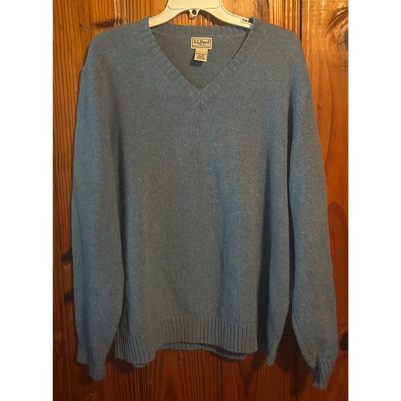 L.L Bean women’s 100% Shetland wool sweater  blue v neck XL - Picture 1 of 3